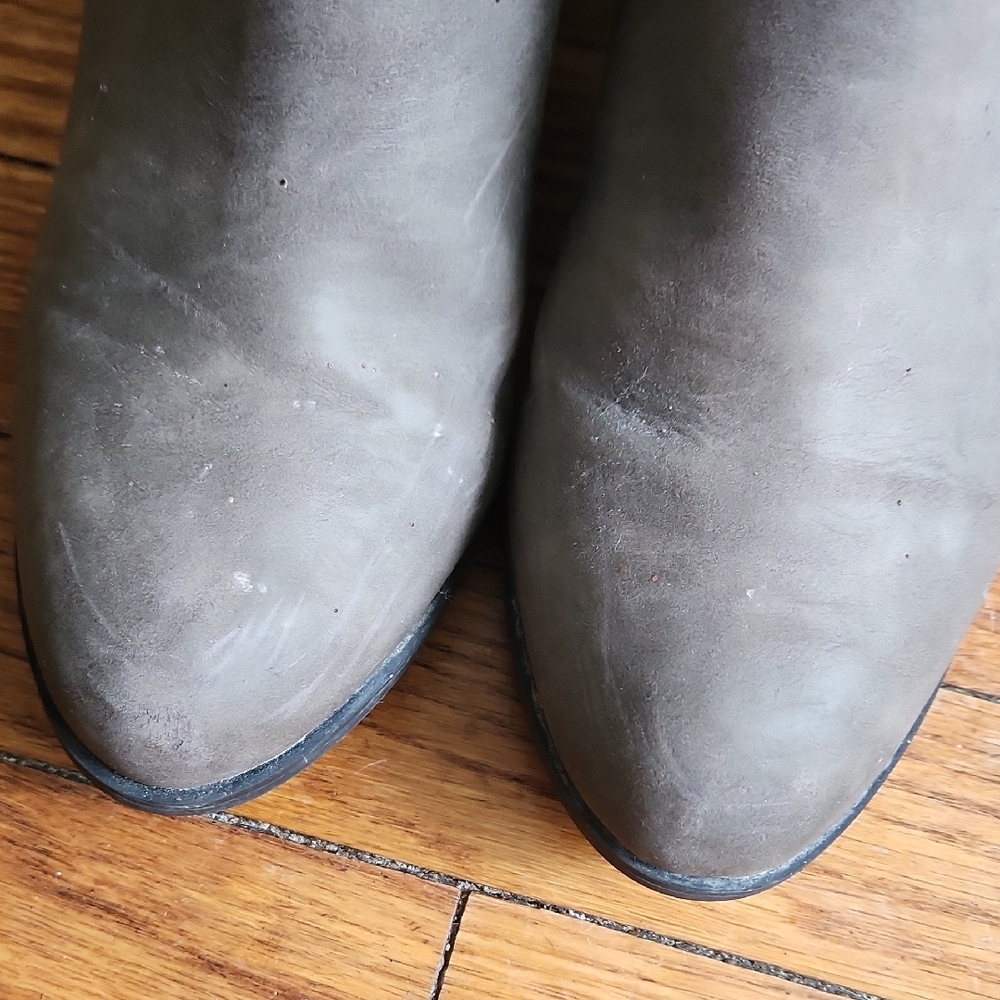 Tan Ankle Boots with Elastic Panels and Stacked Heel - Picture 4 of 6